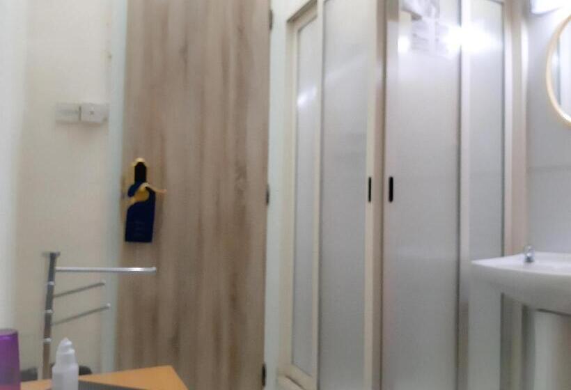 اتاق استاندارد یک نفره, Tarona Guesthouse