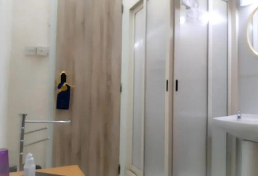 اتاق استاندارد یک نفره, Tarona Guesthouse
