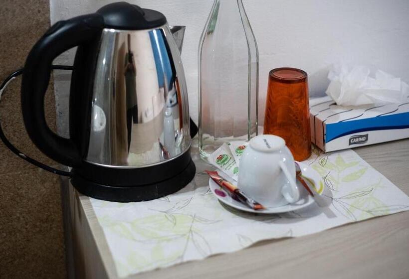 اتاق استاندارد یک نفره, Tarona Guesthouse