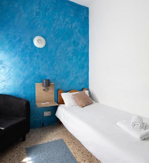 اتاق استاندارد یک نفره, Tarona Guesthouse