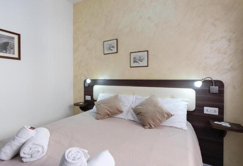 اتاق سوپریور, Tarona Guesthouse