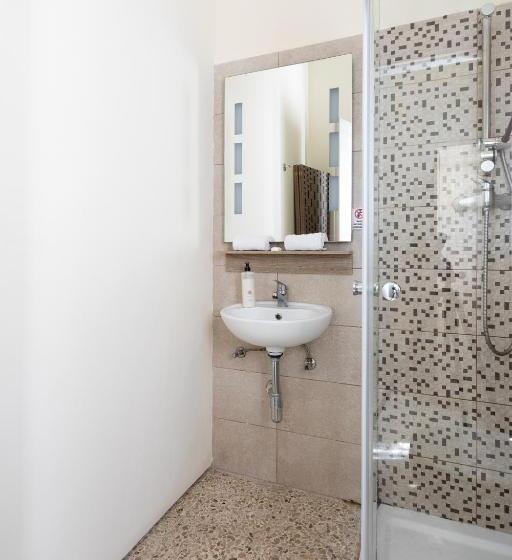 اتاق سوپریور, Tarona Guesthouse