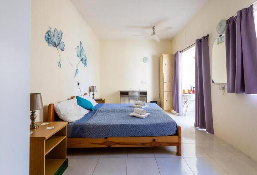 اتاق خانوادگی, Tarona Guesthouse