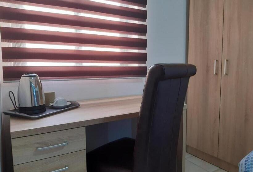 اتاق استاندارد یک نفره, Tarona Guesthouse