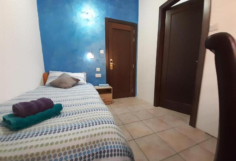 اتاق استاندارد یک نفره, Tarona Guesthouse