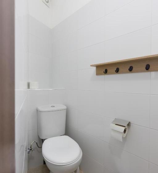 اتاق استاندارد یک نفره, Tarona Guesthouse