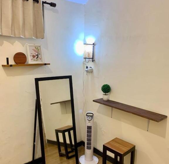 חדר אקונומי, Good Feeling Hostel