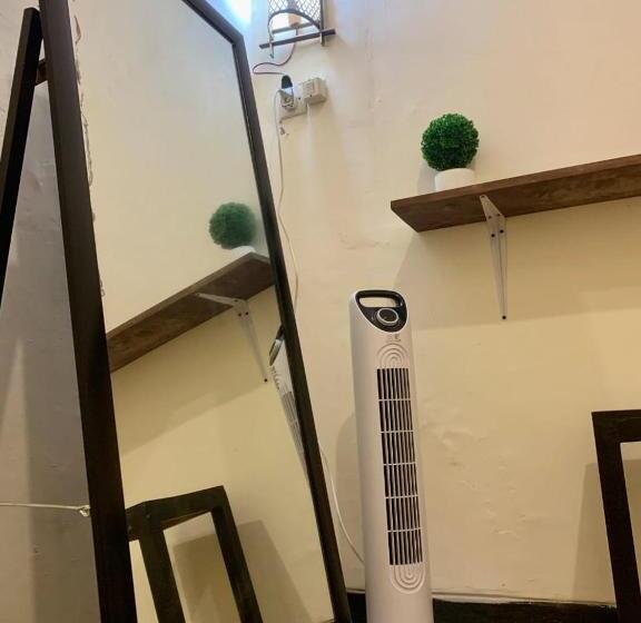 חדר אקונומי, Good Feeling Hostel