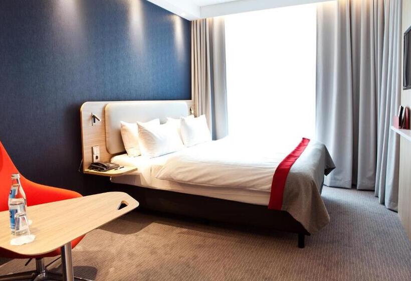 Номер Стандарт Адаптированный для Инвалидов, Holiday Inn Express   Saarbrücken, An Ihg