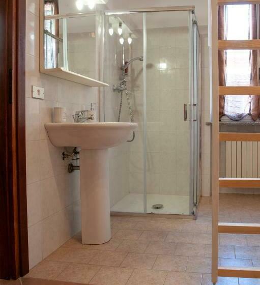 Chambre Standard, La Corte