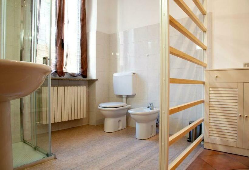 Chambre Standard, La Corte