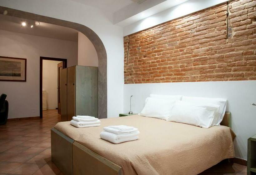 Chambre Standard, La Corte