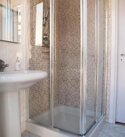 Chambre Familiale, La Corte