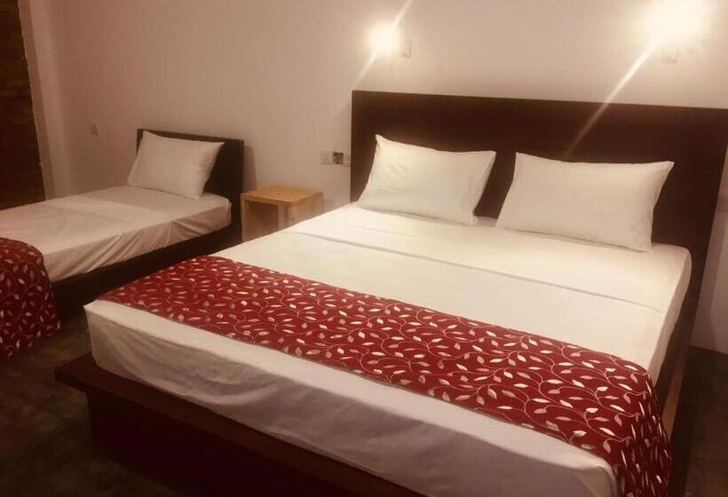 스탠다드 트리플 룸 풀장 전망, Il Frangipane