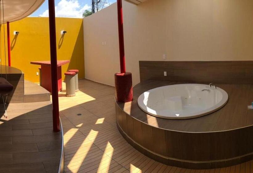 Suíte com Hidromassagem, Motel Tatami