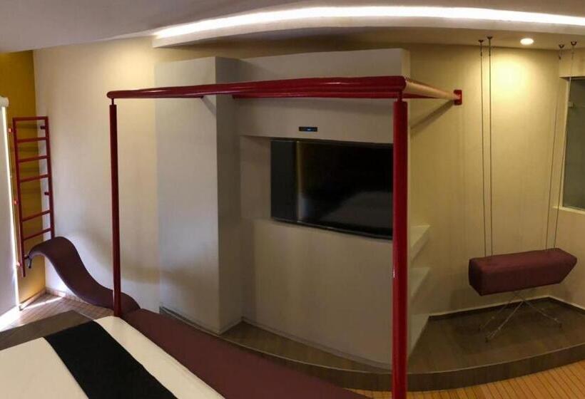 Deluxe Suite King Bed, Motel Tatami