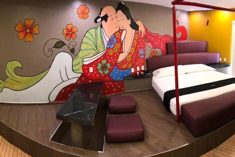 Deluxe Suite King Bed, Motel Tatami