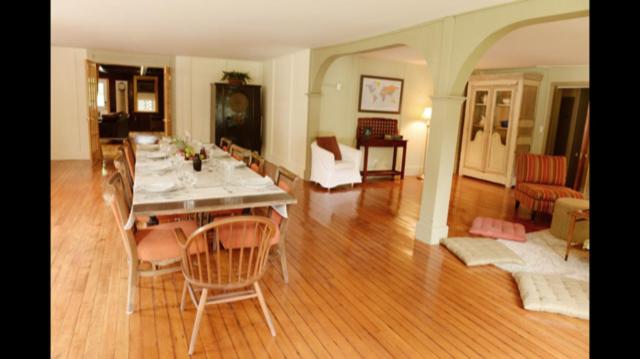 סוויטה דלוקס, The Woodbine Inn