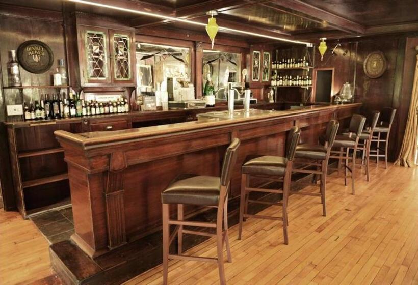 סוויטה דלוקס, The Woodbine Inn