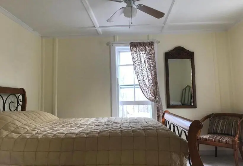 4ベッドルームハウス, The Woodbine Inn