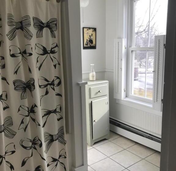 בית, 4 חדרי שינה, The Woodbine Inn