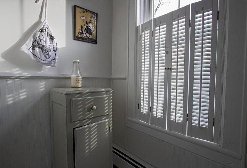 בית, חדר שינה 1, The Woodbine Inn