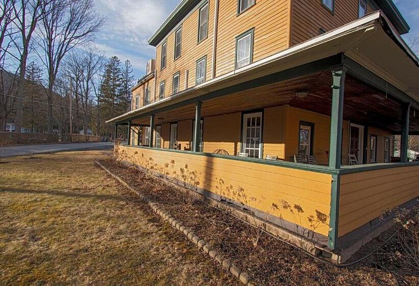 סוויטת ג'וניור, The Woodbine Inn