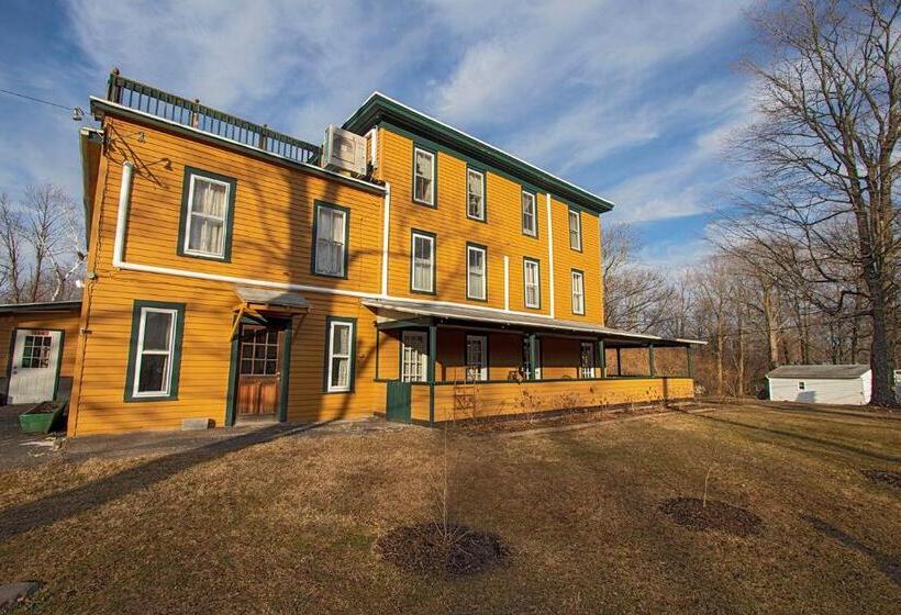 סוויטת ג'וניור, The Woodbine Inn