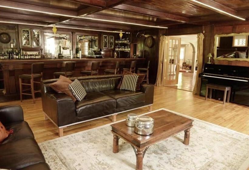 Люкс Повышенной Комфортности, The Woodbine Inn