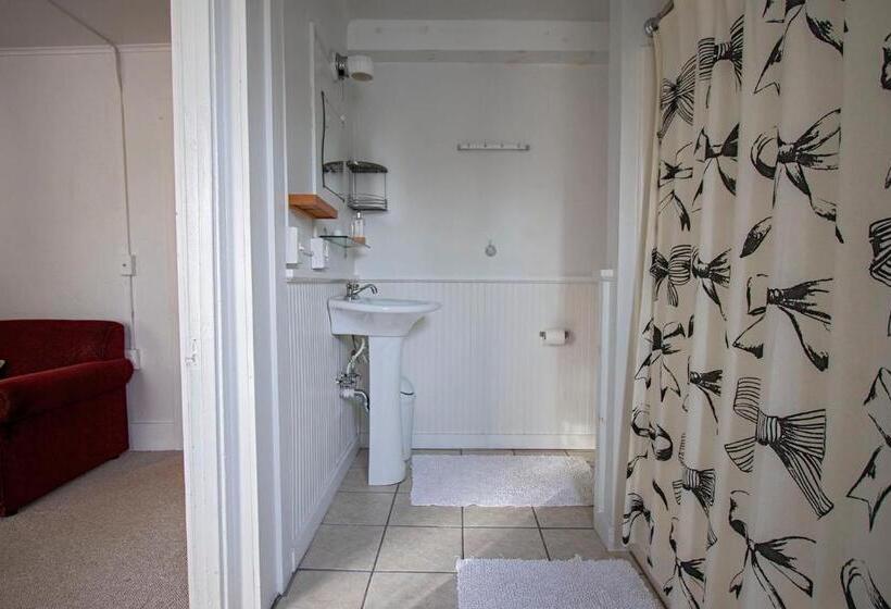 בית, 4 חדרי שינה, The Woodbine Inn