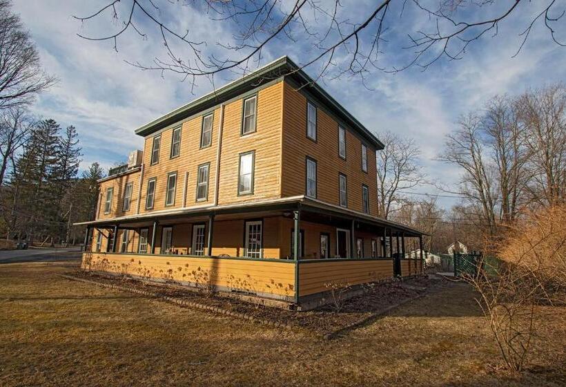 בית, 4 חדרי שינה, The Woodbine Inn