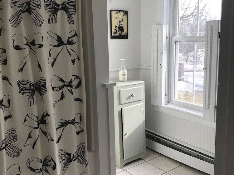 סוויטה, The Woodbine Inn