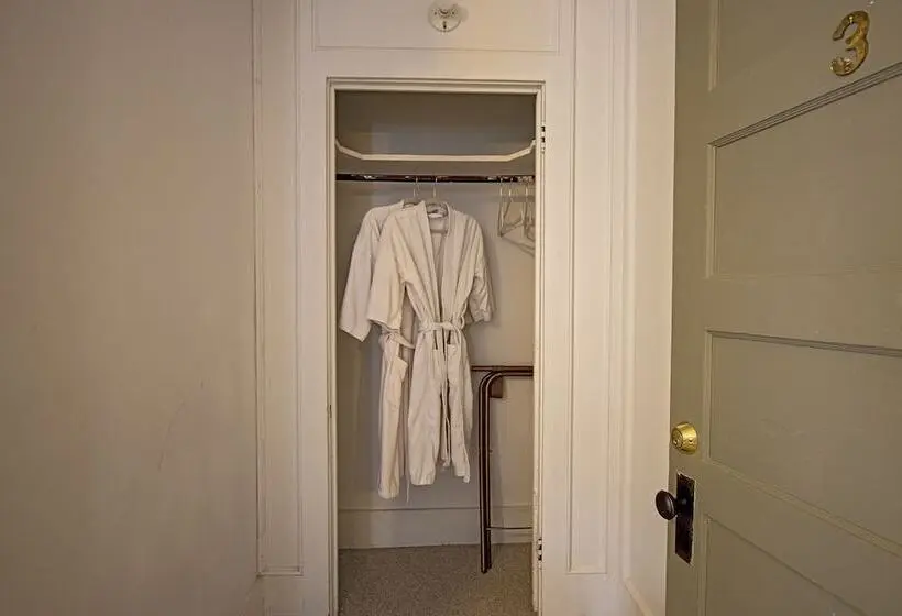 デラックススイート, The Woodbine Inn