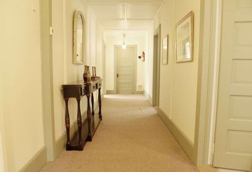 סוויטה דלוקס, The Woodbine Inn