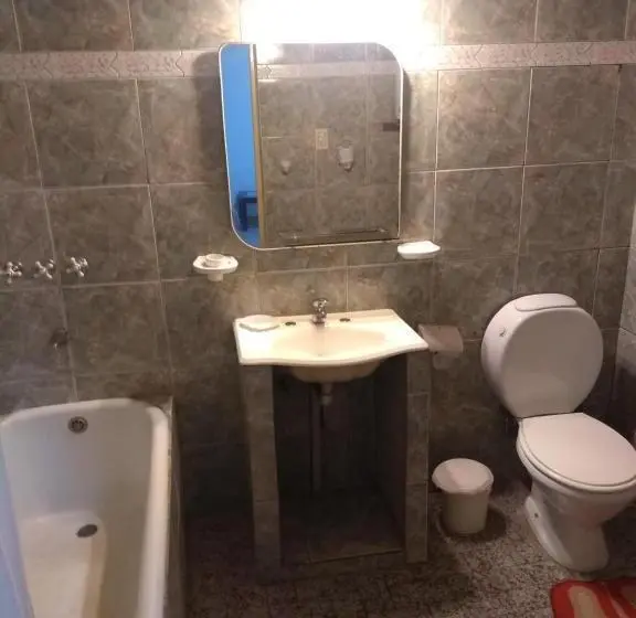Standard Neljän Hengen Huone, Residencial Marlis