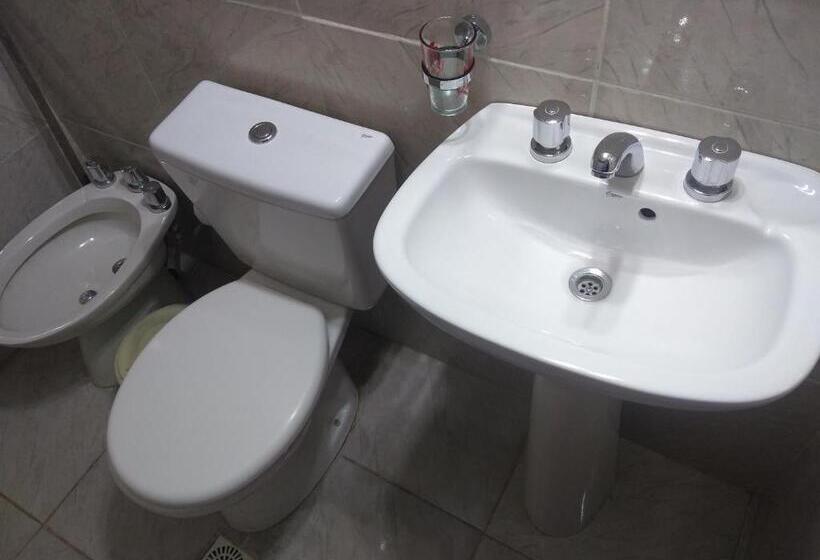 غرفة قياسية رباعية, Residencial Marlis