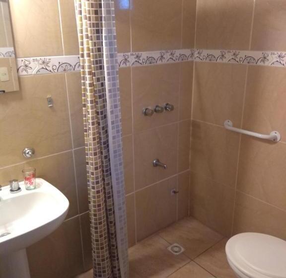 غرفة قياسية ثلاثية, Residencial Marlis