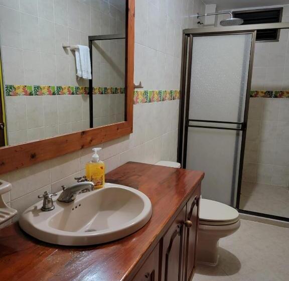 اتاق خانوادگی, Rosita 2