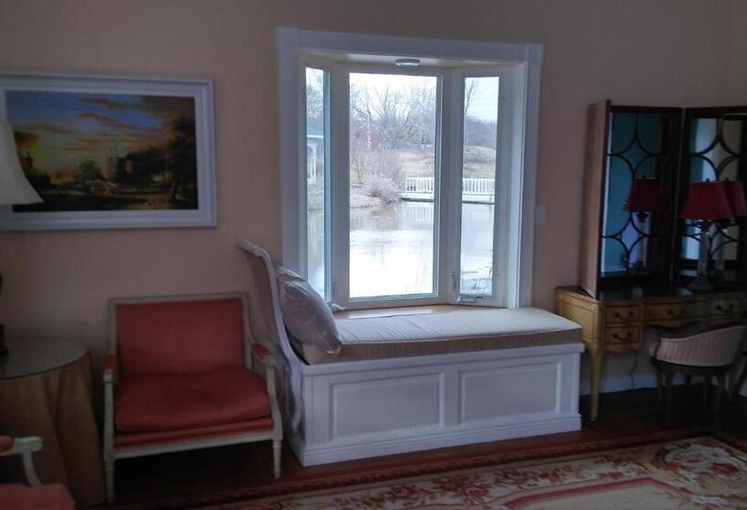 Люкс Deluxe Кровать Кинг, Inntiquity, A Country Inn