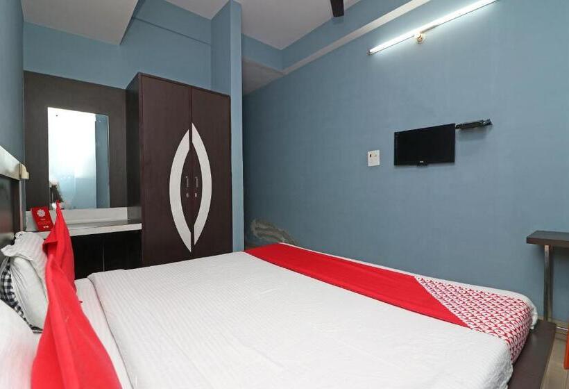 Номер Стандарт Трехместный, Oyo 29127 Hotel Crown Tower