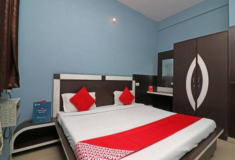 Номер Стандарт Трехместный, Oyo 29127 Hotel Crown Tower