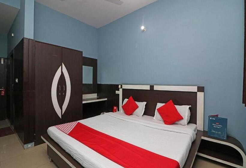 Номер Стандарт Трехместный, Oyo 29127 Hotel Crown Tower