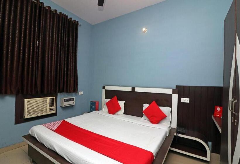 标准三人间, Oyo 29127 Hotel Crown Tower