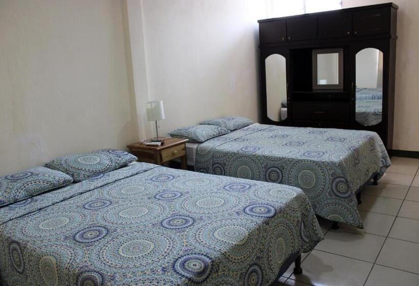 اتاق لوکس با بالکن, Hostal Libertad