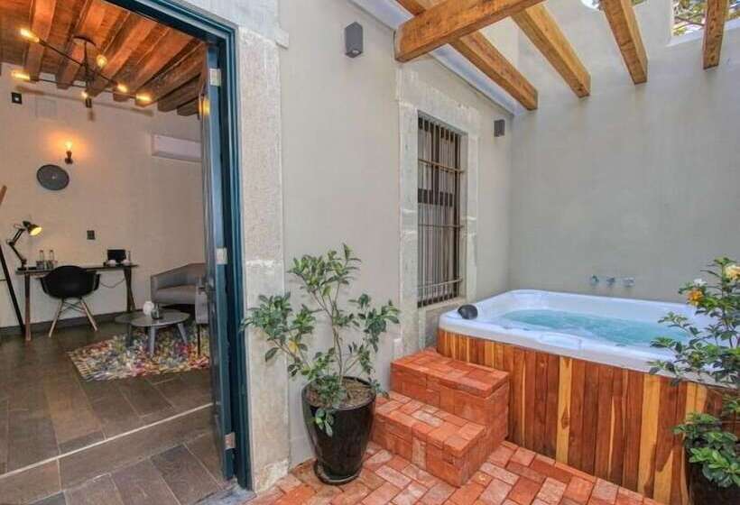 سوئیت مستر, Antigua Trece Hotel Fusión