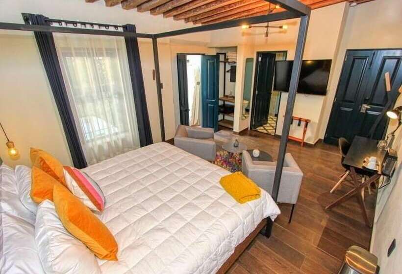 سوئیت مستر, Antigua Trece Hotel Fusión