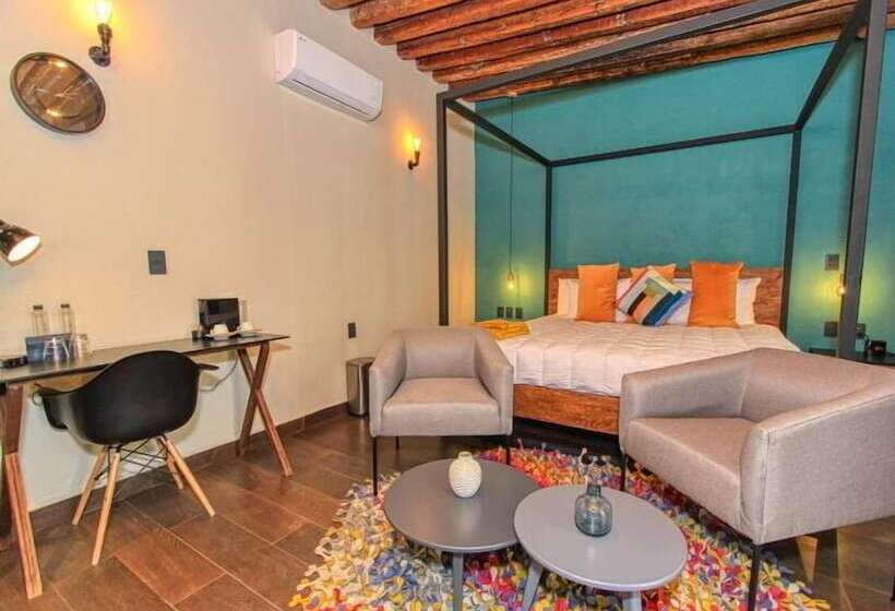 سوئیت مستر, Antigua Trece Hotel Fusión