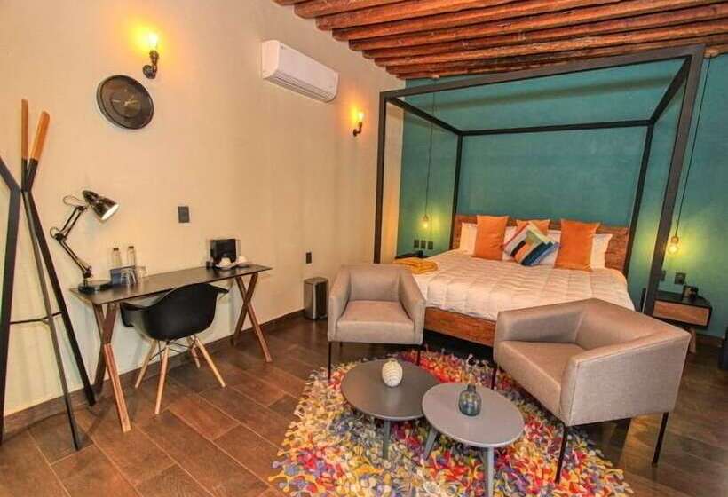 سوئیت مستر, Antigua Trece Hotel Fusión