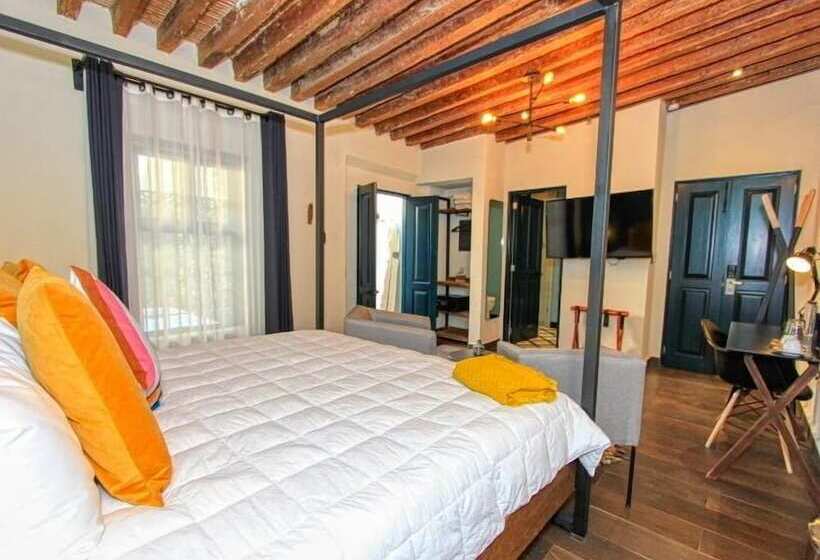 سوئیت مستر, Antigua Trece Hotel Fusión