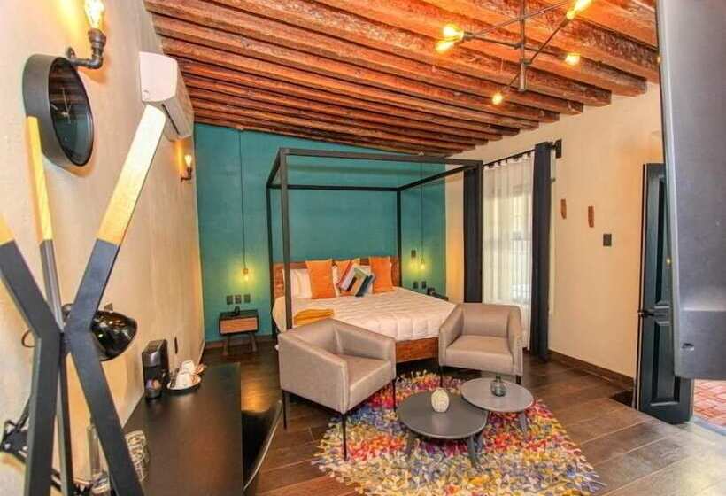 سوئیت مستر, Antigua Trece Hotel Fusión